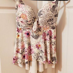 Torrid White Floral Tie-Front Wireless Tankini Top